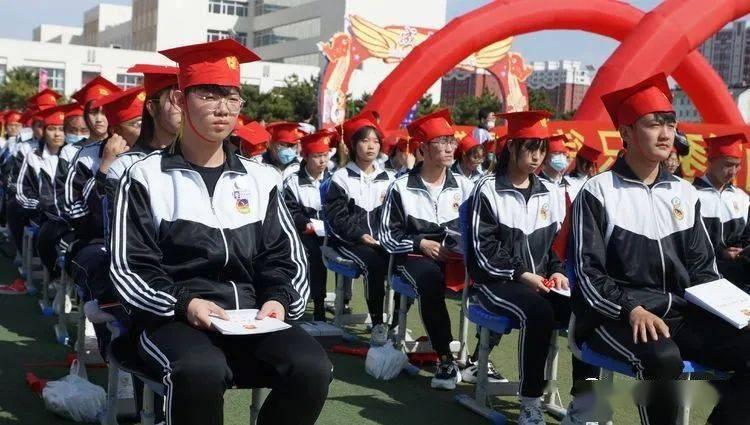 贵州小伙卖排骨，只用400斤以上大母猪，熟练工人一天干20斤，牛